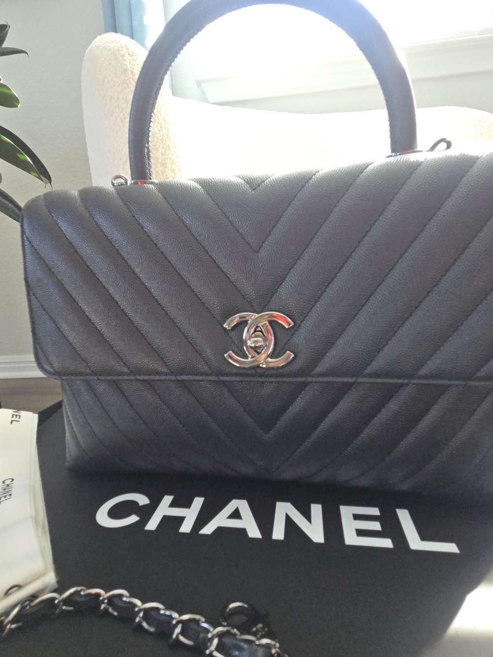 CHANEL Coco Handle Chevron Caviar Bag – Grayish Black - Picture 4 of 17